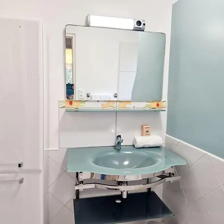 Les Capucines فيلة *